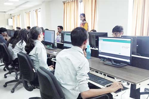 computer-workstation-at-symbiosis-indore