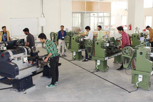 symbiosis-indore-automobile-workshop-500x334