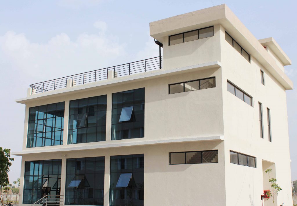 symbiosis-university-indore-side-picture-1024x711 (1)